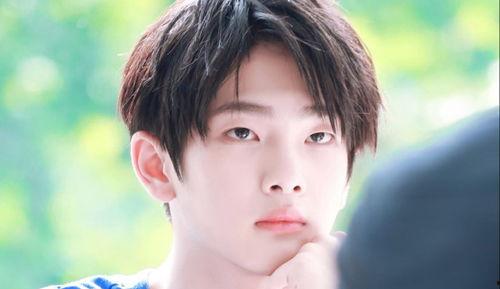 娱乐圈吃瓜酱qaq,揭秘明星幕后故事,带你领略娱乐圈风云变幻